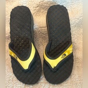 The North Face Base Camp Yellow & Black Flip Flop Sandals 7/8